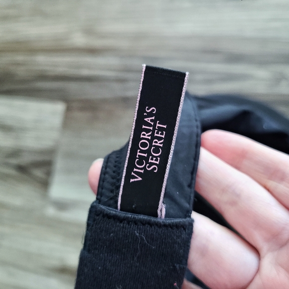 Victoria secret bra size 36D - Picture 3 of 4